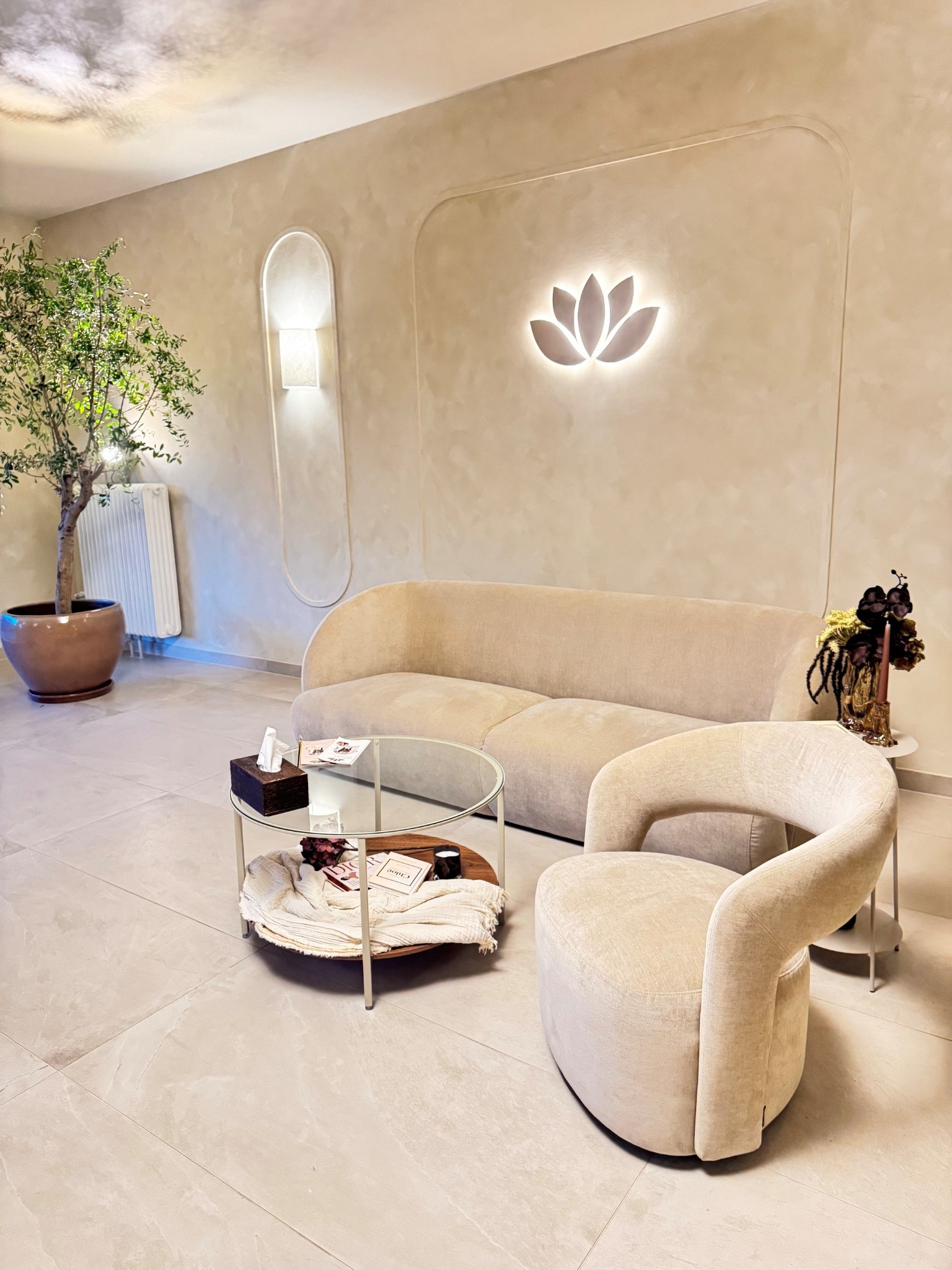 Sitzbereich im SIRIN COSMETICS Studio